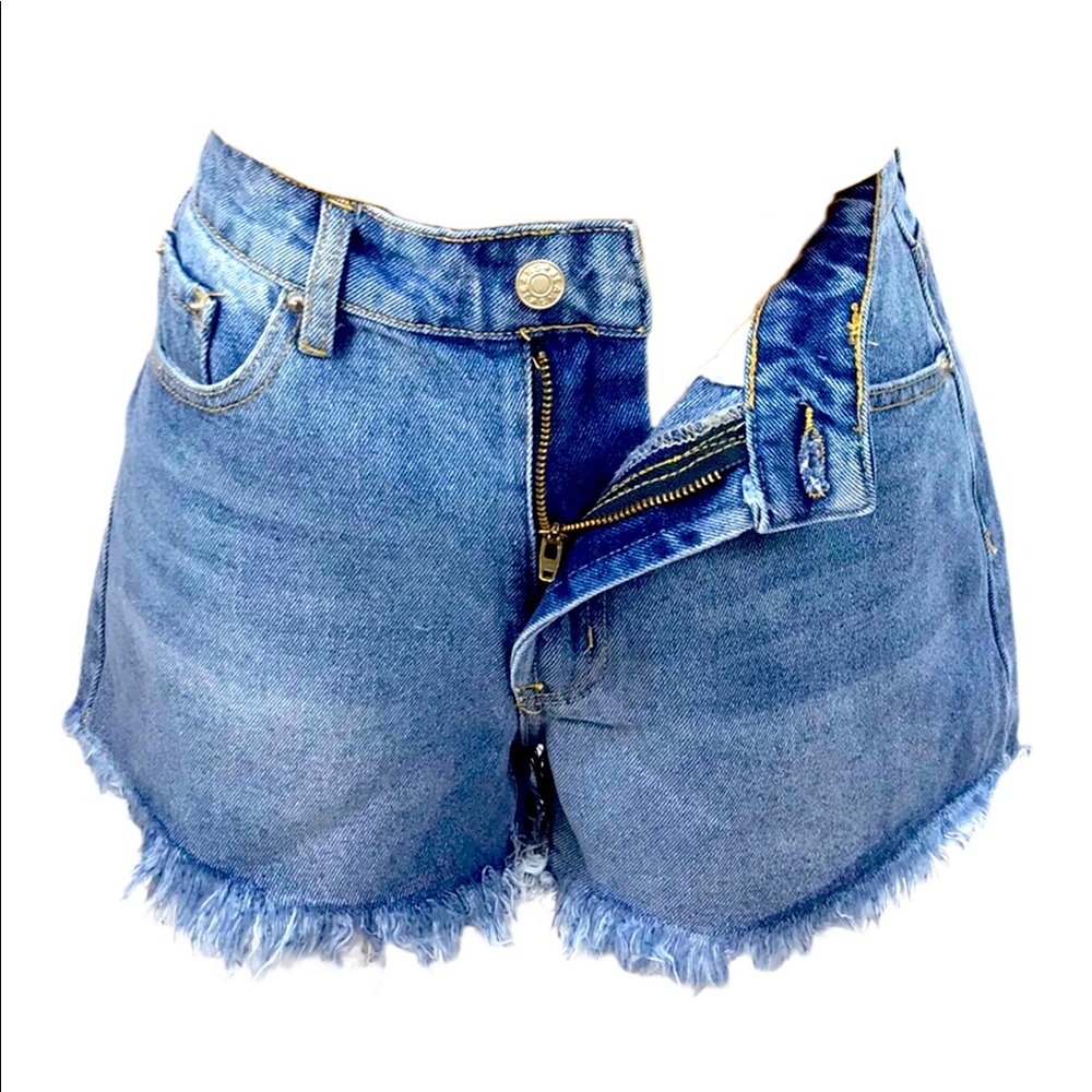 Hannah Denim Shorts With Frayed Hem - Medium Wash